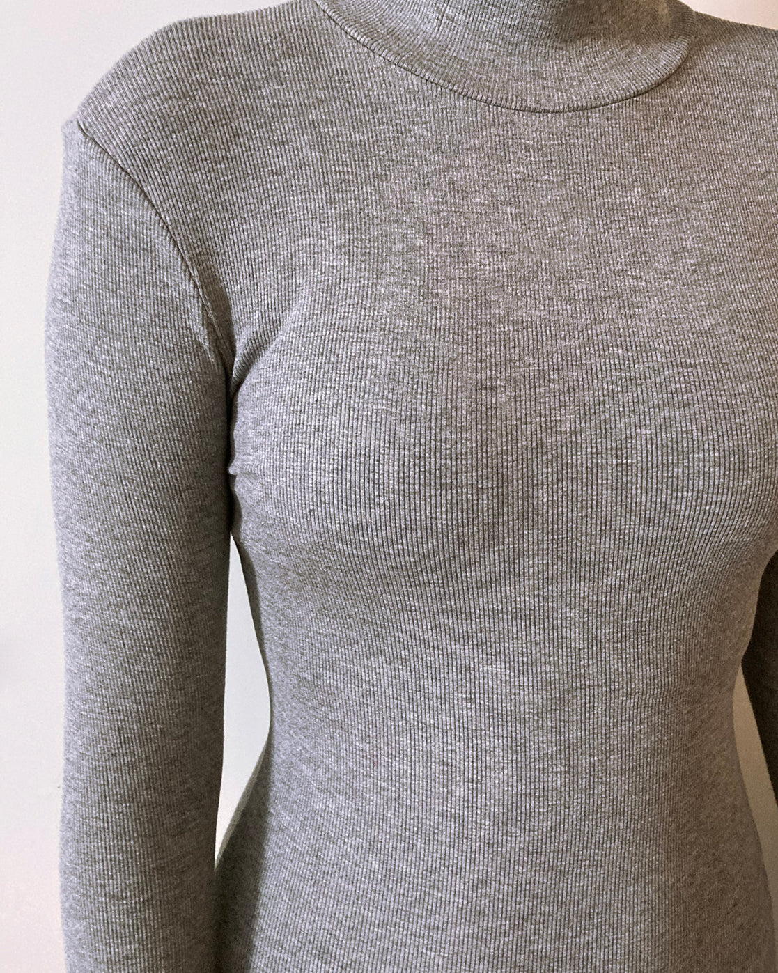 QUEEN Rollkragen Body – Hellgrau